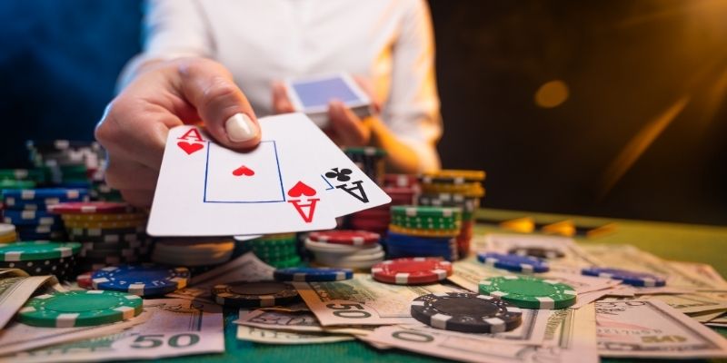 Cược casino online giúp bạn tận hưởng không khí sòng bạc thật chỉ với một thiết bị kết nối internet.